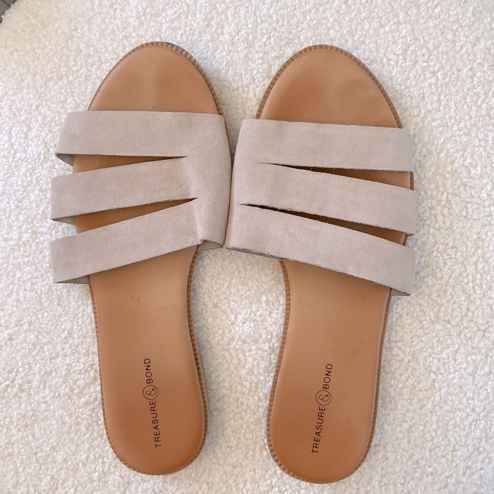 ‎Treasure & Bond Tan Suede Sandal
